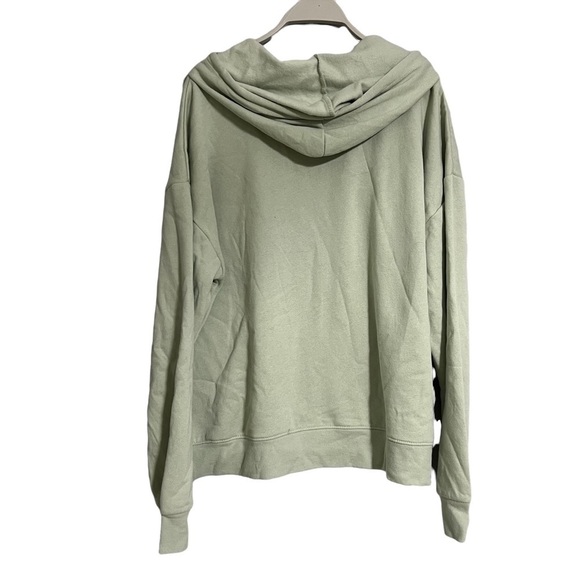 MTV Christmas hooded Sweatshirt present nwt - Picture 4 of 6